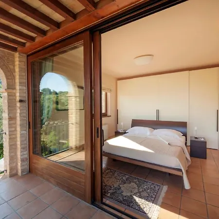 Sleeps 6 Air Con Wifi