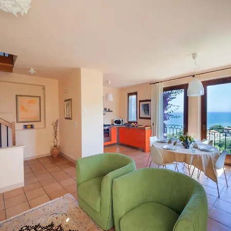 Villa Sleeps 6 Air Con Wifi *